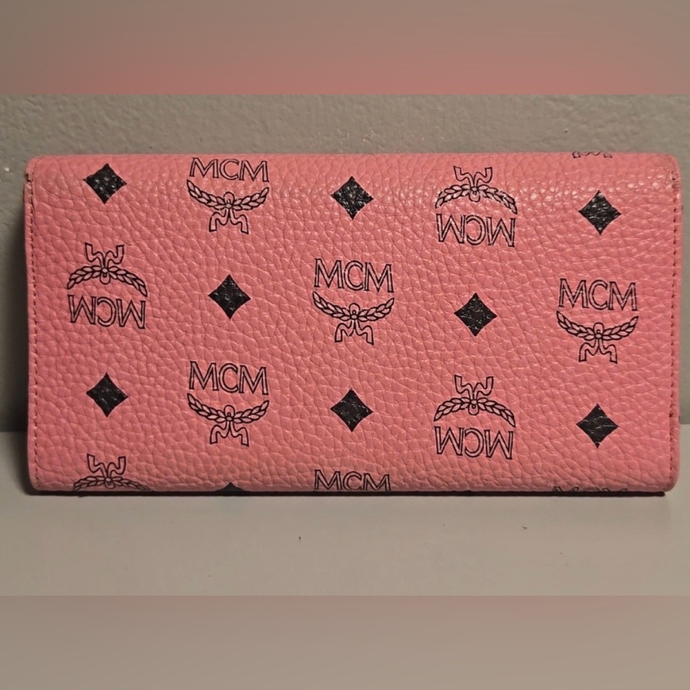 MCM Leather Monogram Wallet Pink I need the baby pink ☹️🙈 - Picture 9 of 12